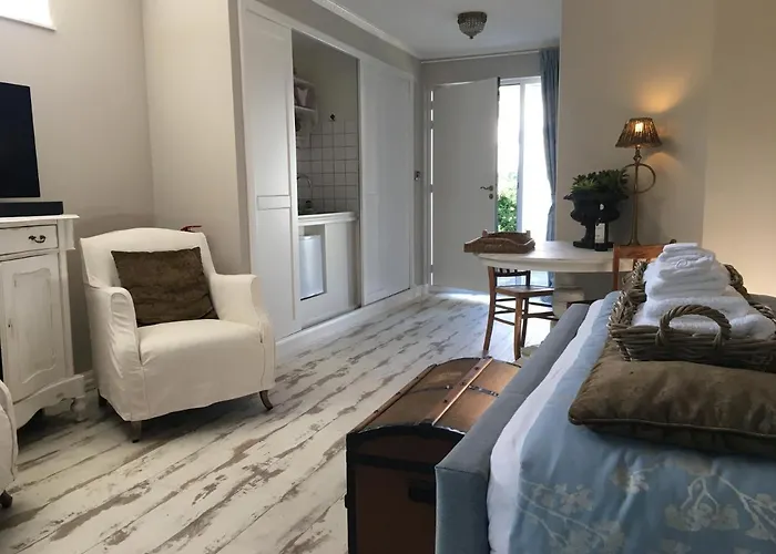 De Vijverkamer-----privé diner op de kamer mogelijk!!