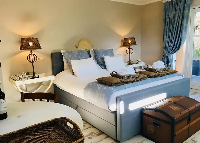 De Vijverkamer-----privé diner op de kamer mogelijk!!