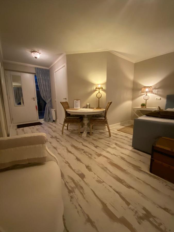 De Vijverkamer-----privé Diner Op De Mogelijk!! Bed & Breakfast Hoogeveen